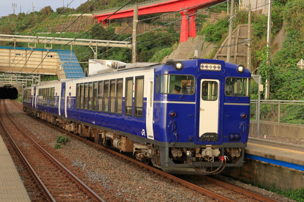 青海川駅で長時間停車中の越乃Shu*kura